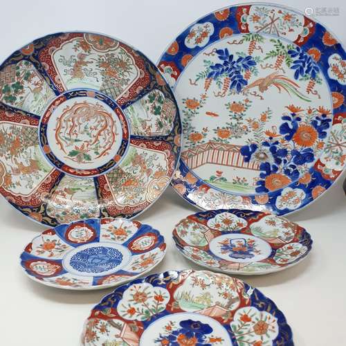 A Japanese Imari charger, 47 cm diameter, another similar, 3...