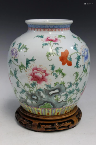 Chinese Famille Rose Porcelain Jar