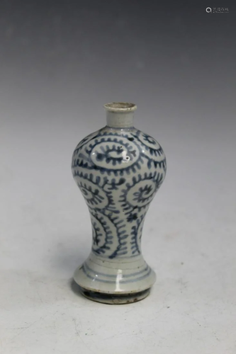 Chinese Blue and White Porcelain Small Meiping Vase