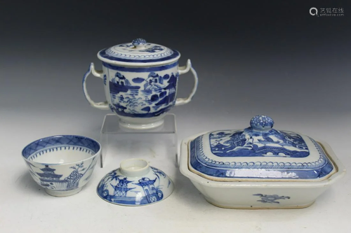 Four Pieces of Chinese Export Blue and White Porcelains.