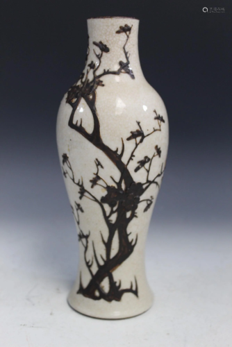 Chinese Crackle Glaze Porcelain Vase
