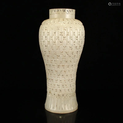 Superb Vintage Chinese Qing Dy Hetian Jade Vase