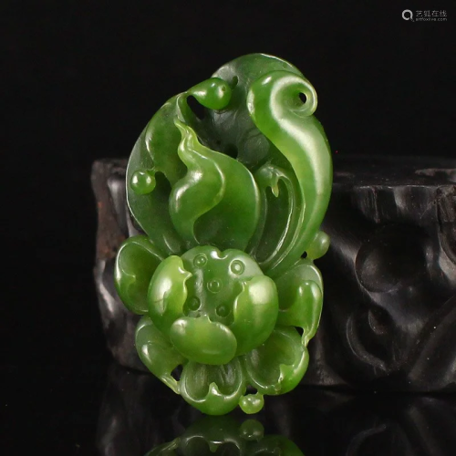 Hand Carved Chinese Green Hetian Jade Lotus Pendant
