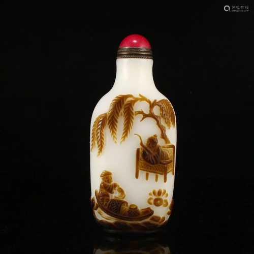 Chinese Peking Glass Low Relief Figure Snuff Bottle
