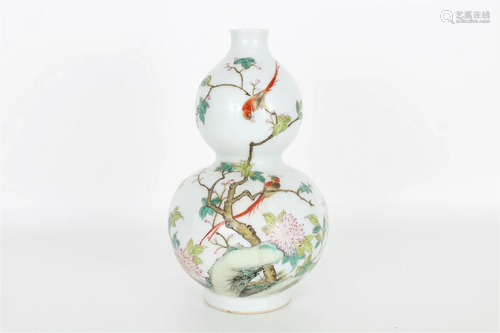 Chinese famille rose double-gourd-shaped vase