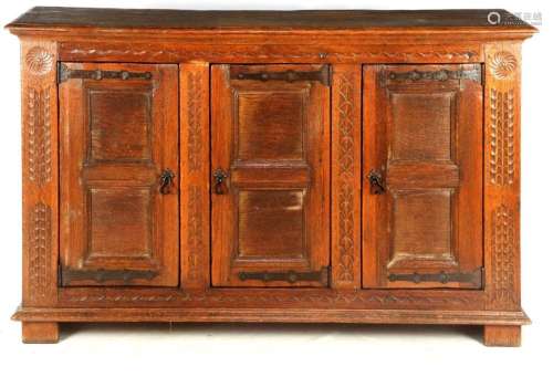 Solid oak buffet with 3 doors, carved decor