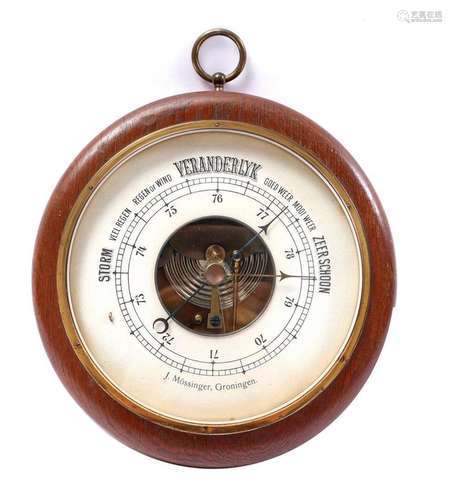 Round Dutch barometer