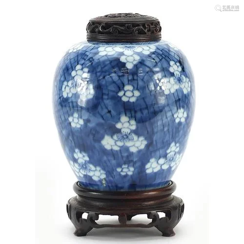 Chinese blue and white porcelain ginger jar hand painted wit...