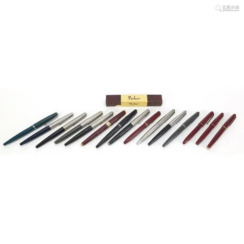 Fifteen vintage Parker fountain pens, some with gold nibs in...