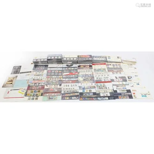 Extensive collection of Royal Mint presentation packs, vario...