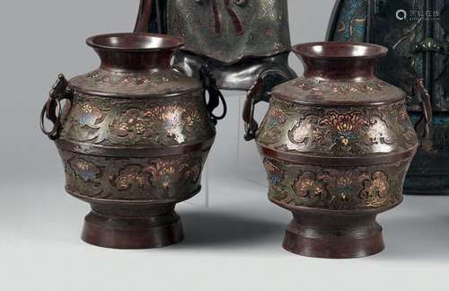 Paire de vases en bronze à patine brune et émaux cloisonnés,...