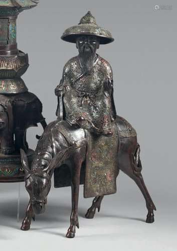 Statuette en bronze et émaux cloisonnés figurant Toba sur sa...