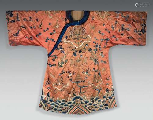 Robe en soie orange brodée aux fils dorés et polychromes de ...