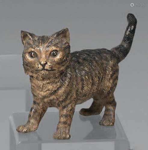 Chat tigré. Marqué Geschützt. H. : 11,8 cm. L. : 18 cm.