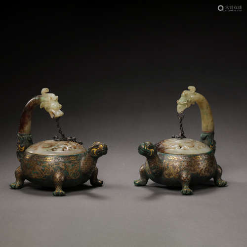 A PAIR OF CHINESE WARRING STATES PERIOD GOLD AND SILVER INLA...