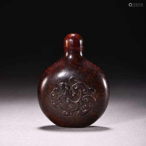 CHINESE QING DYNASTY HORN SNUFF BOTTLE, 18TH CENTURY