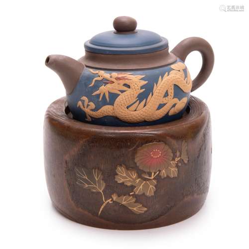 YIXING CLAY TEA POT AND HIBATCHI