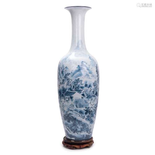 CHINESE BLUE AND WHITE TEMPLE VASE