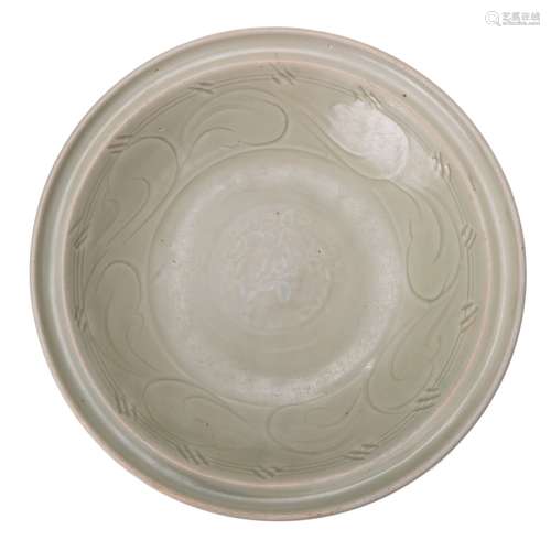 CHINESE LONG QUAN CELADON CHARGER