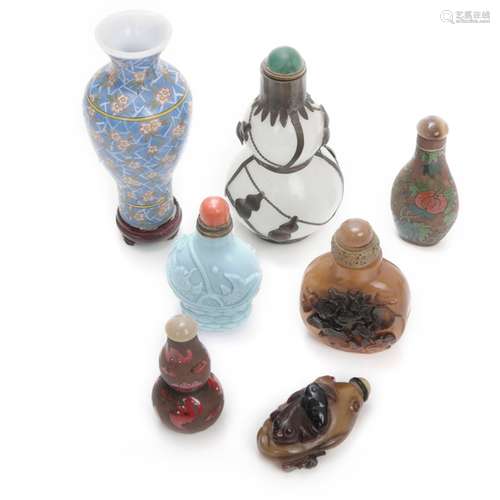 GROUP OF 7 SNOFF BOTTLES AND SMALL VASE