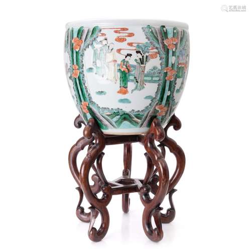 CHINESE WUCAI FAMILLE VERTE BOWL ON STAND