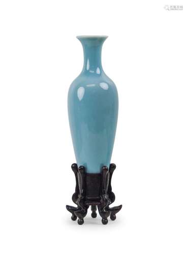 CLAIR DE LUNE LEAF VASE ON BASE