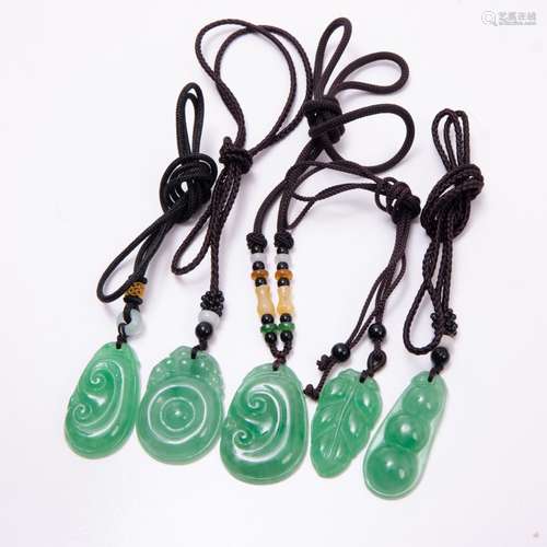 GROUP OF 5 JADE PENDANTS