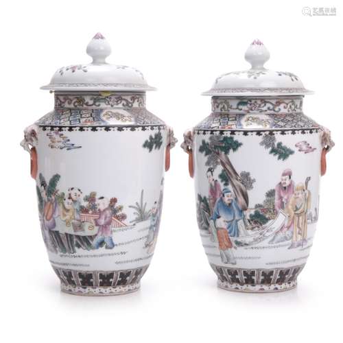 CHINESE FAMILLE ROSE BEAST HANDLE LIDDED JARS