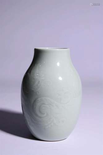 Celadon-Green Glaze Incised Phoenix Vase