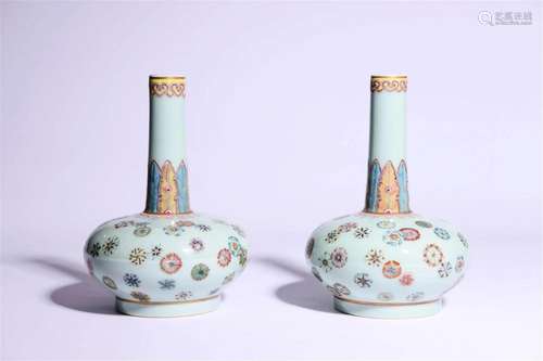 Pair of Wucai Glaze Flower Flower Vases