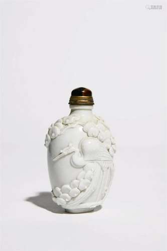 White-Glazed Pine&Crane Snuff Bottle