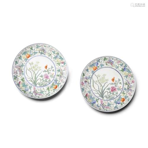 A PAIR OF FAMILLE-ROSE 'FLOWER AND BUTTERFLY' DISHES...