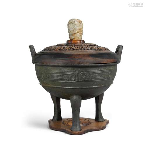 AN ARCHAISTIC BRONZE TRIPOD VESSEL, DING 19th century