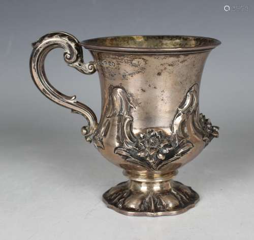 A William IV silver christening tankard of urn form, decorat...