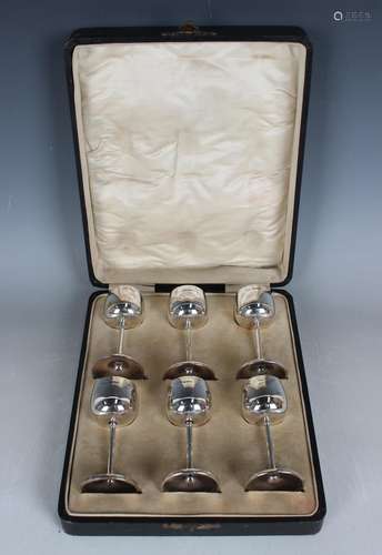 A set of six George V silver diminutive goblets, Birmingham ...