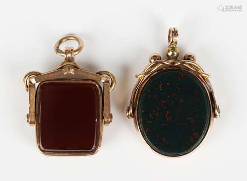 An Edwardian 9ct gold mounted bloodstone and cornelian rotat...