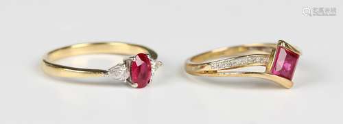 An 18ct gold, ruby and diamond three stone ring, claw set wi...