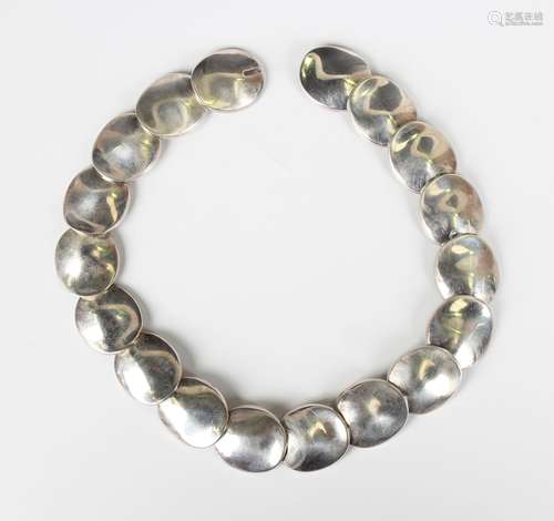 A silver collar necklace in a dished oval overlapping link d...