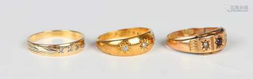 An 18ct gold and diamond three stone ring, star gypsy set wi...