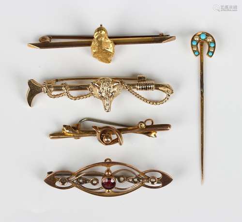 A gold bar brooch, mounted with a gold nugget, unmarked, wei...