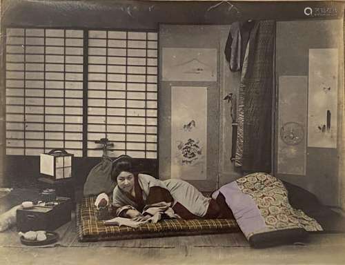 La lecture, Japon, années 1880Albumine réhaussée à l'aqu...