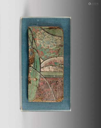 Fragment de peinture murale, polychrome montrant une pivoine...