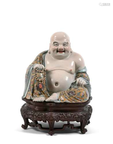 Statuette de Budai en porcelaine émaillée polychrome, assis ...