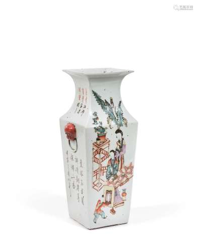 Vase balustre quadrangulaire en porcelaine blanche émaillée ...