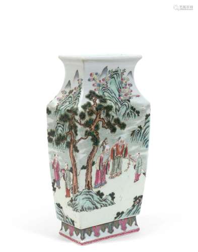 Vase balustre rectangulaire en porcelaine émaillée polychrom...