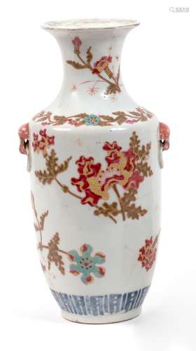 Vase balustre à col évasé en porcelaine émaillé polychrome d...