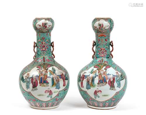 Paire de vases de forme « suantouping » (gousse d'ail) e...