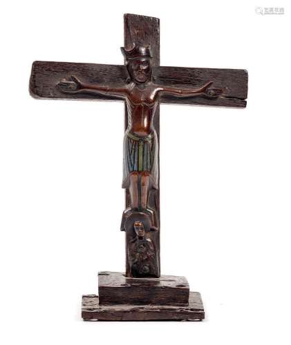 Crucifix avec Christ d'applique. En cuivre repoussé, cha...