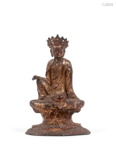 Guanyin en bronze laqué or figurée assise en rajalilasana (d...