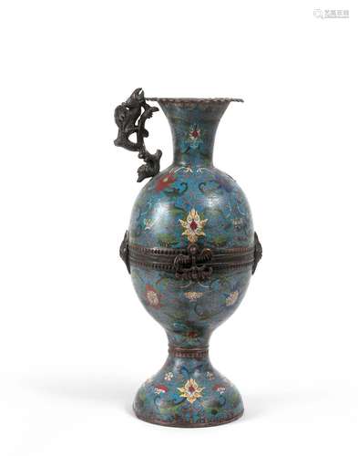 Vase ovoïde sur pied, en bronze et émaux cloisonnés à décor ...